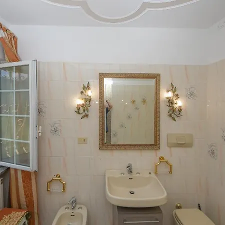 Why Not Jona? * Varazze